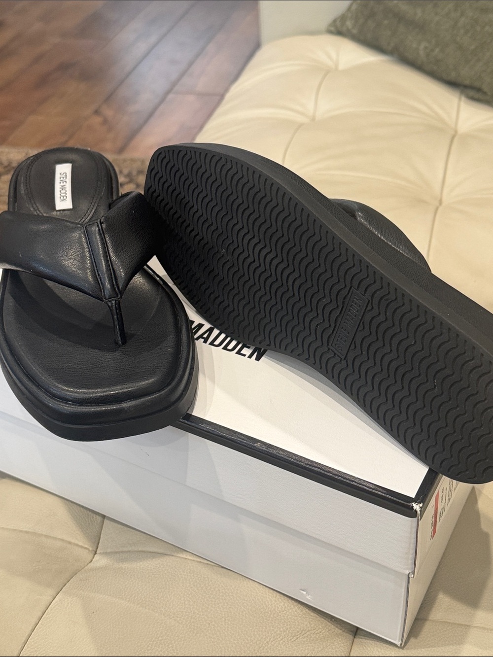 Steve Madden Black Padded Thong Sandals with Cushioned Footbed - Picture 2 of 3
